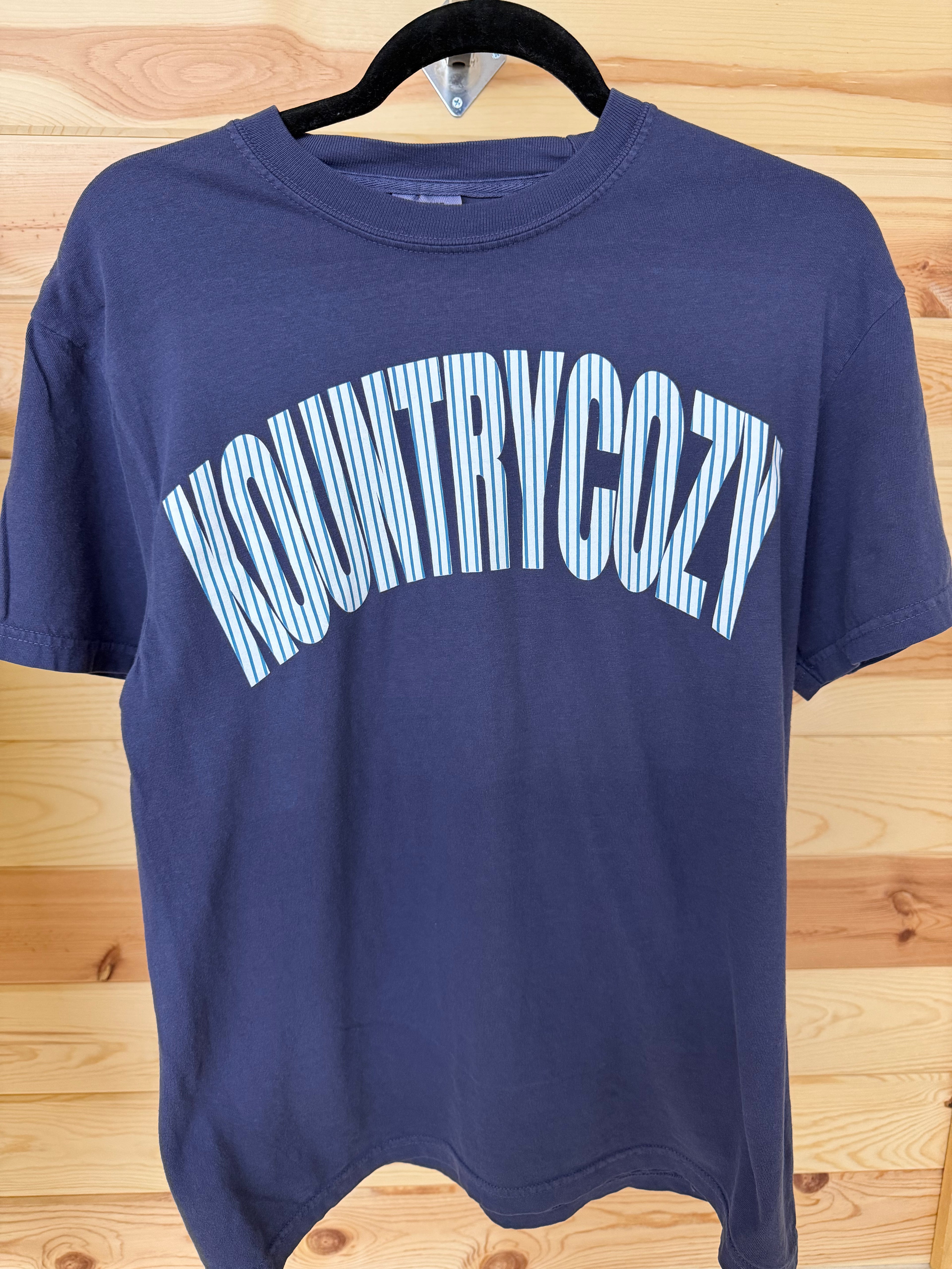 NAVY KOUNTRYCOZY Tee