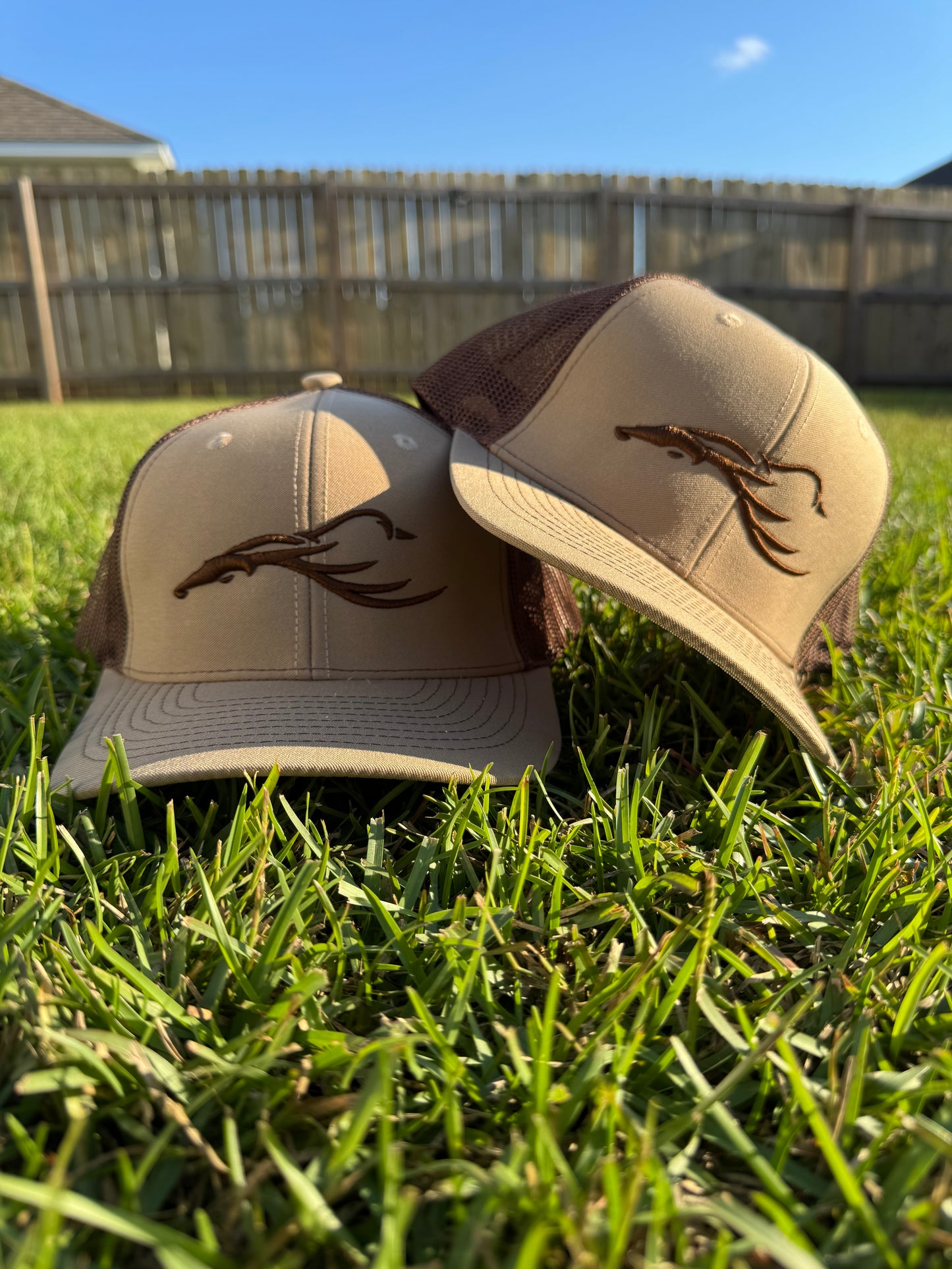 KC3 HUNTERS BROWN Trucker Hat